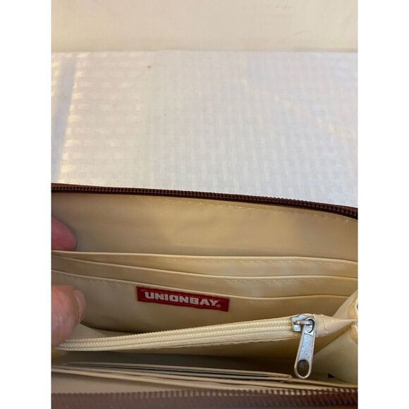 Nwot unionbay wallet green wristlet foxes - Picture 4 of 4